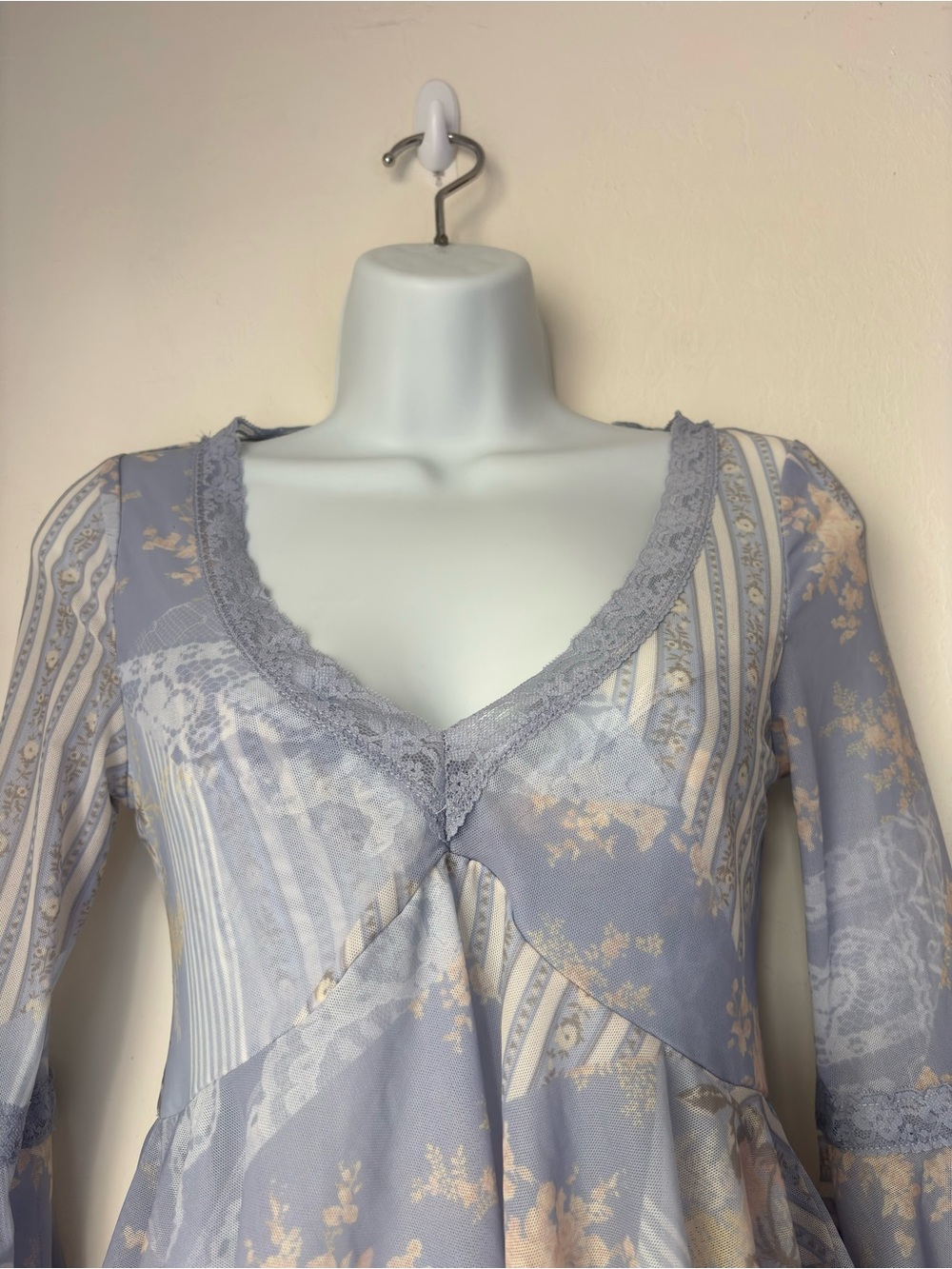 Urban Outfitters Kimchi Blue Sybil Witchy Mesh Top Size Medium NEW Fairy Sheer - Picture 4 of 13